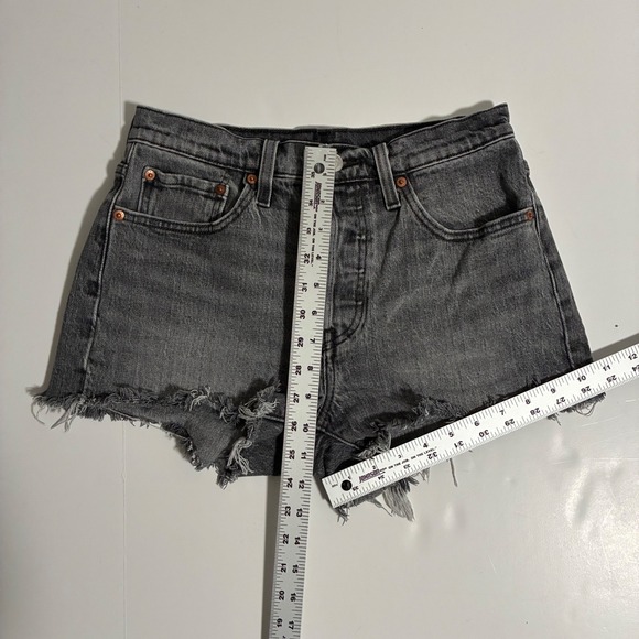 Levis 501 Womens High Rise Distressed Denim Shorts Faded Black Size 27 Button - Picture 7 of 7